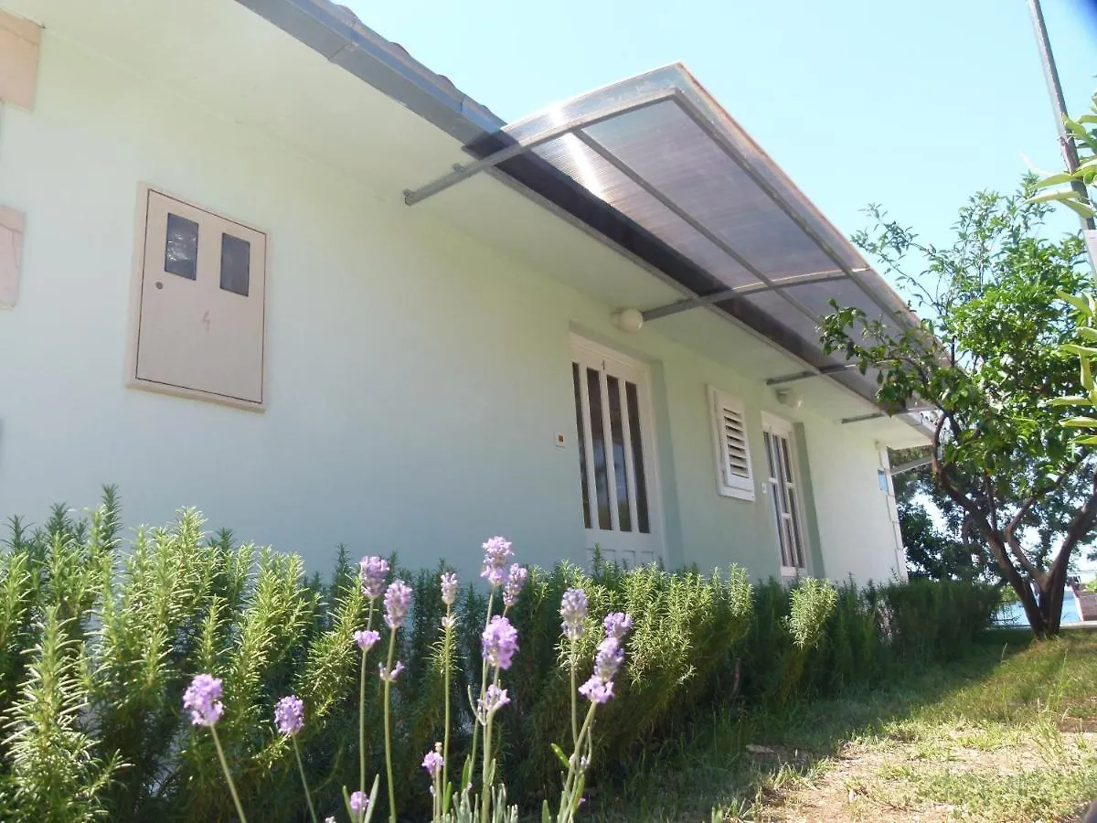 Apartment Bartol With Free Bikes And Great Local Food Trogir