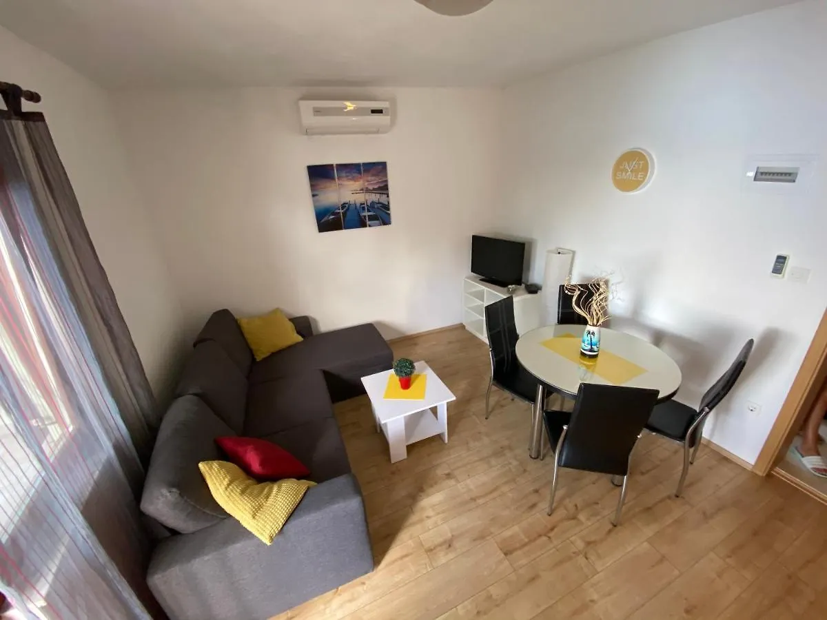 Apartment Bartol With Free Bikes And Great Local Food Trogir