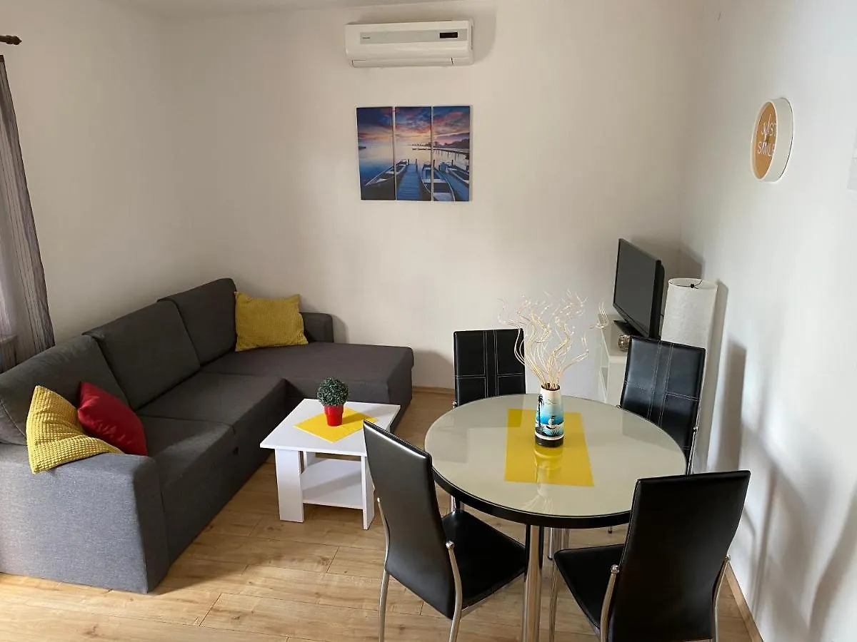 Apartment Bartol With Free Bikes And Great Local Food Traù 0*,