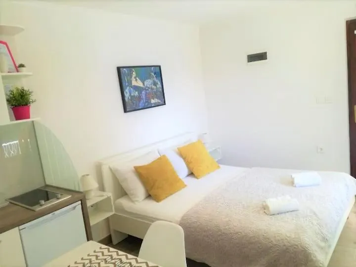 Apartment Bartol With Free Bikes And Great Local Food Trogir